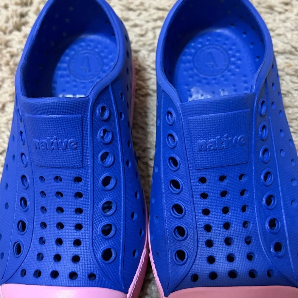 Native Kids Water Shoes - Blue with Pink Accents